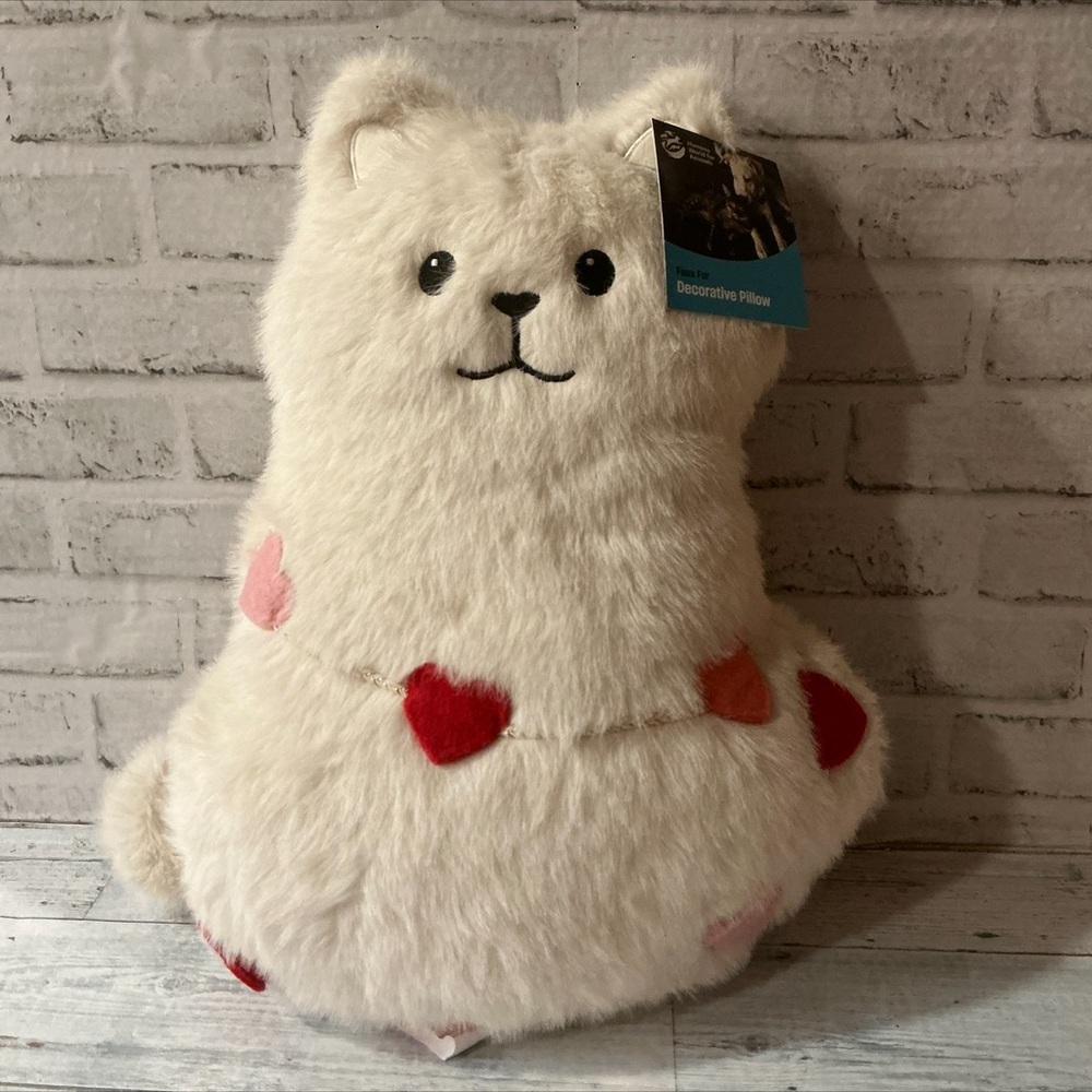 HUMANE WORLD FOR ANIMALS 15x20 Heart Garland Cat Pillow